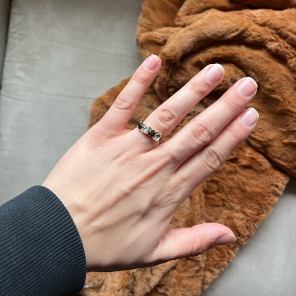 Gorgeous black and white stone ring, express size medium/7-8 - Picture 2 of 3